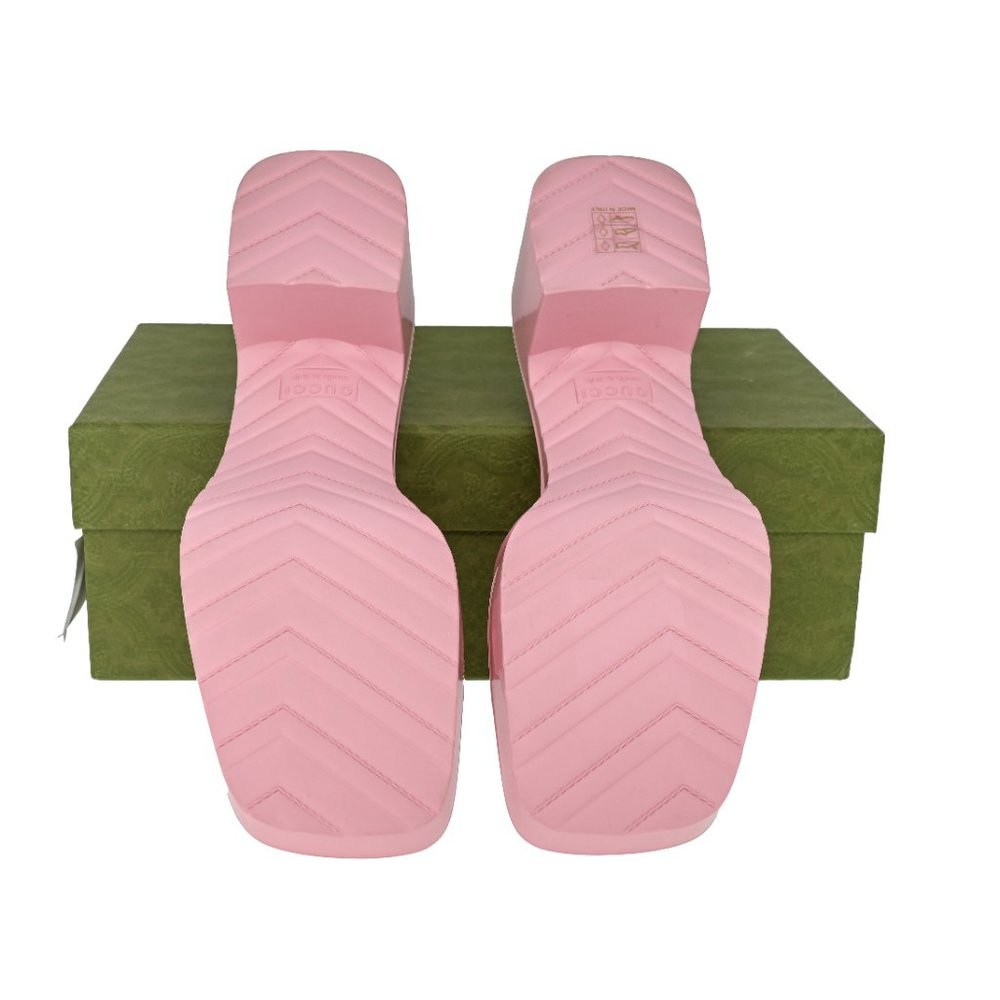 Gucci Logo Rubber Platform Slide Sandals
Pink rubber size 40
Worn 1x inside only - Picture 9 of 9